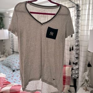 Medium Fanatics Yankees Shirt